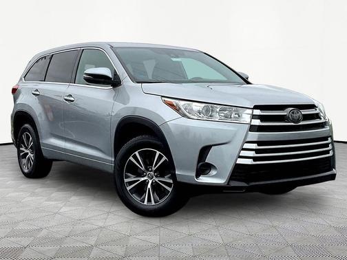Celestial Silver Metallic 2018 Toyota Highlander LE I4