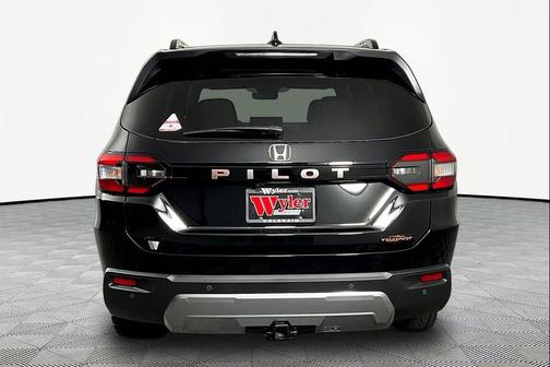 Crystal Black Pearl 2026 Honda Pilot TrailSport