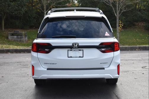 Platinum White Pearl 2026 Honda Odyssey Sport-L
