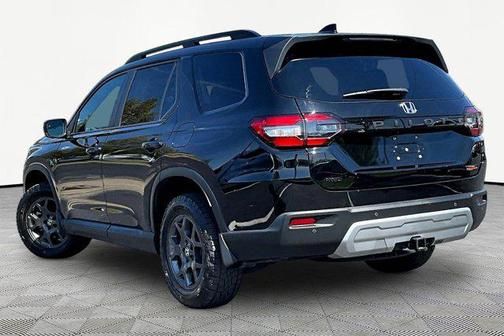 Crystal Black Pearl 2024 Honda Pilot TrailSport
