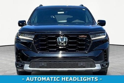 Crystal Black Pearl 2024 Honda Pilot TrailSport