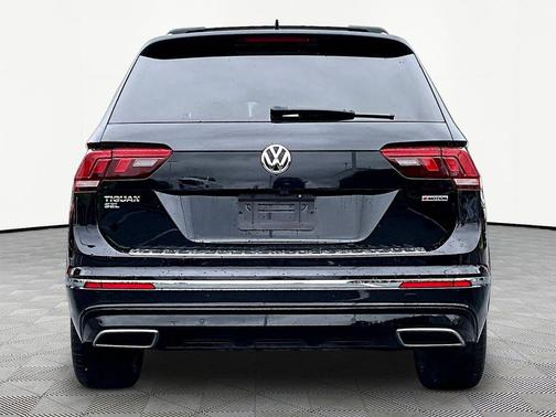 Deep Black 2020 Volkswagen Tiguan 2.0T SEL R-Line 4MOTION