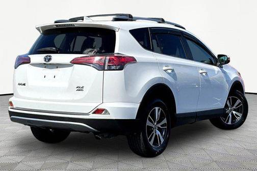 Super White 2018 Toyota RAV4 XLE