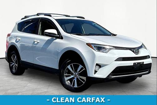 Super White 2018 Toyota RAV4 XLE