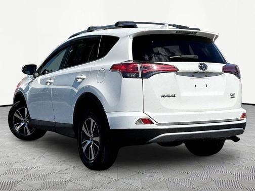 Super White 2018 Toyota RAV4 XLE