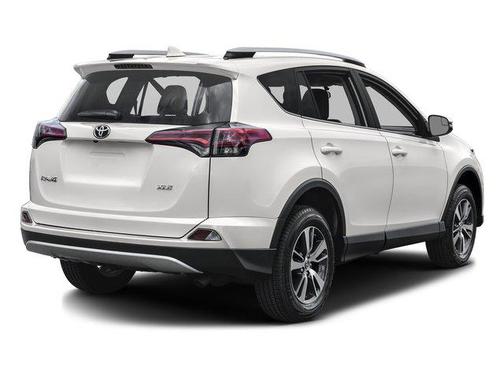 Super White 2018 Toyota RAV4 XLE