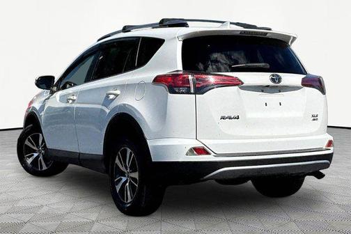 Super White 2018 Toyota RAV4 XLE