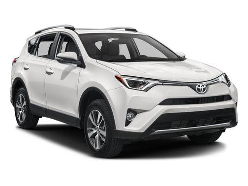 Super White 2018 Toyota RAV4 XLE