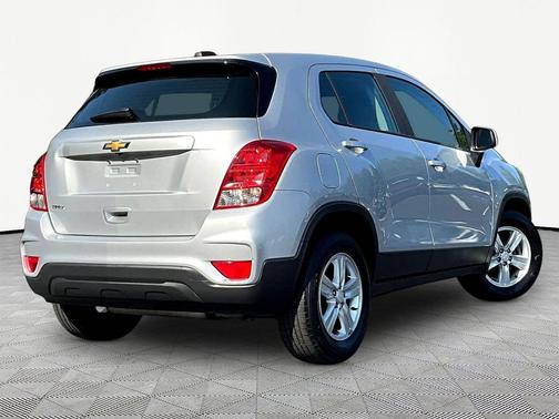 Silver Ice Metallic 2019 Chevrolet Trax LS