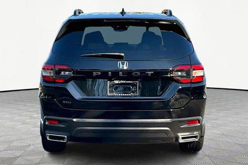 Crystal Black Pearl 2023 Honda Pilot AWD Sport