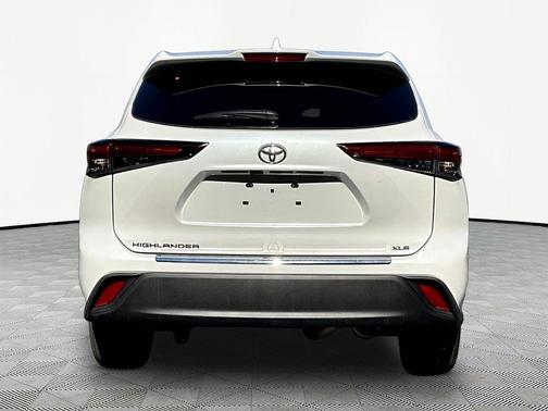 Wind Chill Pearl 2025 Toyota Highlander XLE