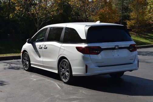 Platinum White Pearl 2026 Honda Odyssey Touring