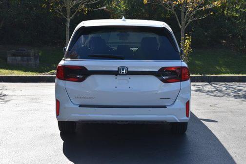 Platinum White Pearl 2026 Honda Odyssey Touring