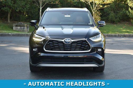 2023 Toyota Highlander Hybrid Platinum