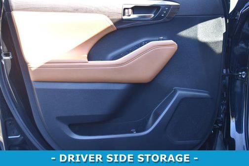 2023 Toyota Highlander Hybrid Platinum