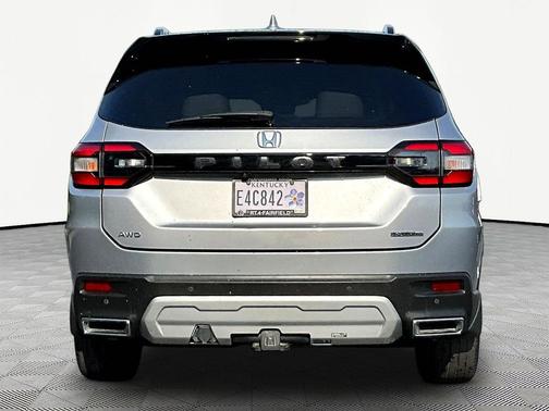 Lunar Silver Metallic 2025 Honda Pilot Touring 8-Passenger