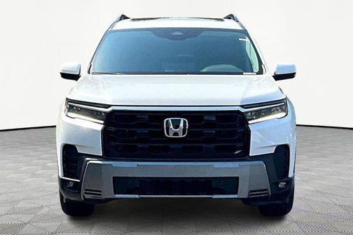 Platinum White Pearl 2026 Honda Pilot Touring 8-Passenger