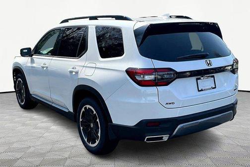 Platinum White Pearl 2026 Honda Pilot Touring 8-Passenger