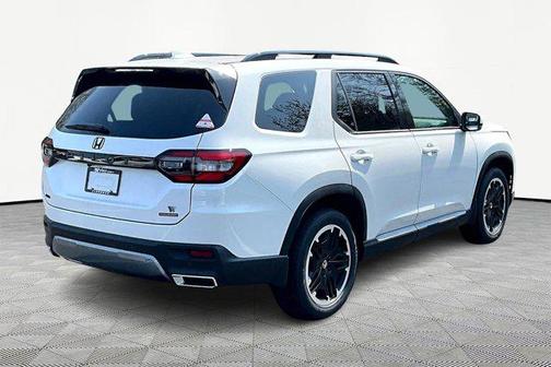 Platinum White Pearl 2026 Honda Pilot Touring 8-Passenger