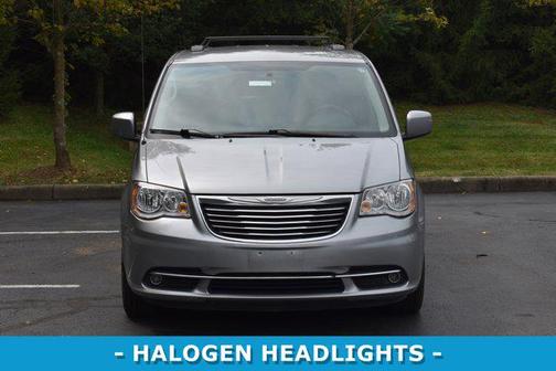 2016 Chrysler Town & Country Touring