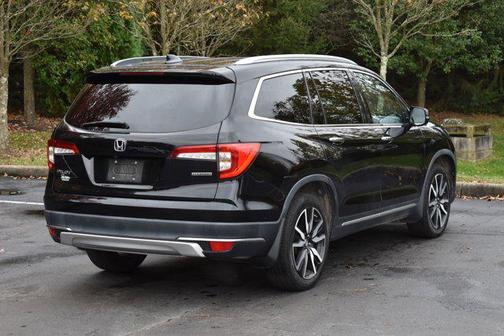2022 Honda Pilot Touring 8-Passenger