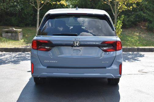 Sonic Gray Pearl 2026 Honda Odyssey Elite