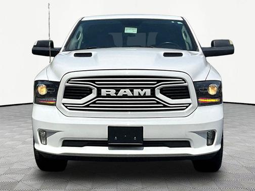 Bright White Clearcoat 2018 RAM 1500 Sport