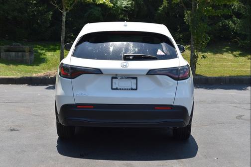 Platinum White Pearl 2027 Honda HR-V LX