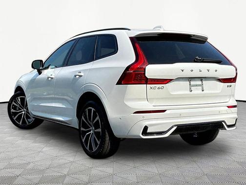 Crystal White Metallic 2024 Volvo XC60 B5 Plus Dark Theme