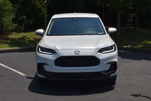 Platinum White Pearl 2026 Honda HR-V LX