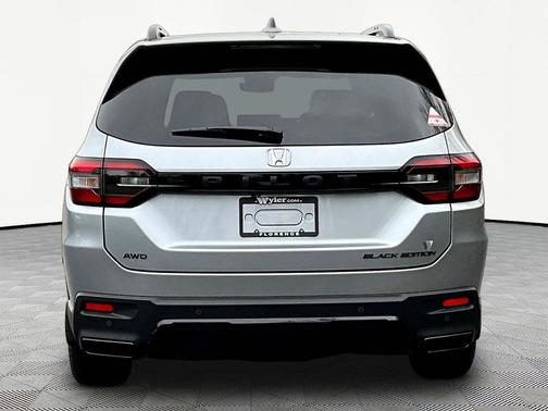 Solar Silver Metallic 2026 Honda Pilot Black Edition