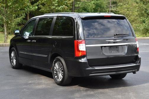 2014 Chrysler Town & Country Touring-L