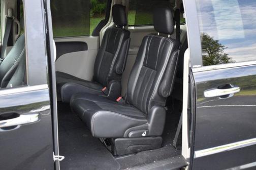 2014 Chrysler Town & Country Touring-L