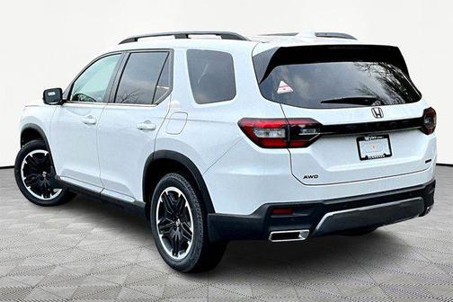 Platinum White Pearl 2026 Honda Pilot Touring 8-Passenger