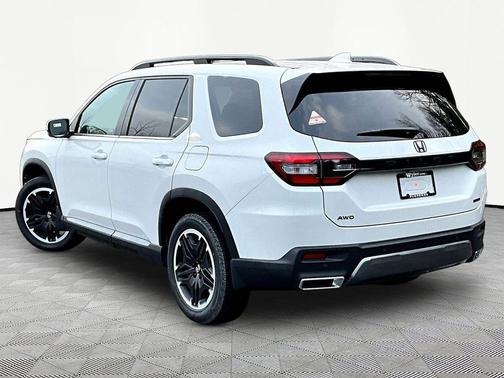 Platinum White Pearl 2026 Honda Pilot Touring 8-Passenger