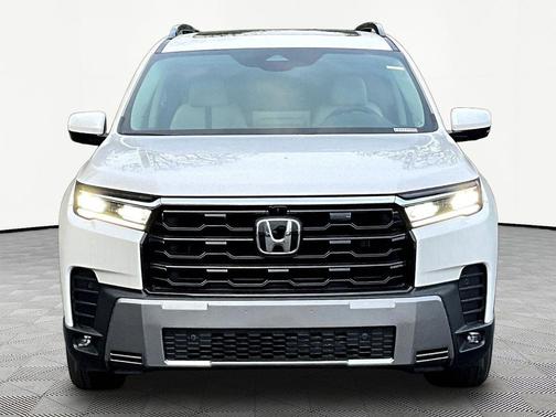 Platinum White Pearl 2026 Honda Pilot Touring 8-Passenger