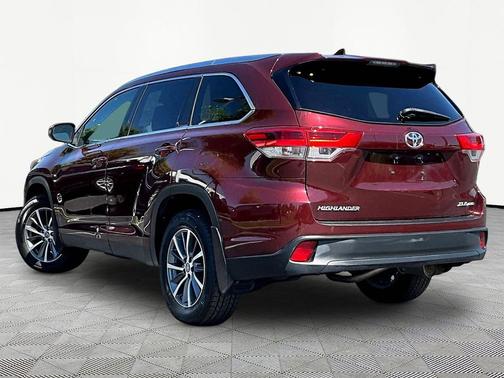 Ooh La La Rouge Mica 2019 Toyota Highlander XLE