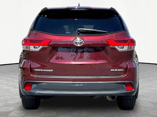 Ooh La La Rouge Mica 2019 Toyota Highlander XLE