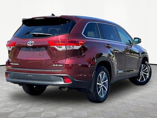 Ooh La La Rouge Mica 2019 Toyota Highlander XLE