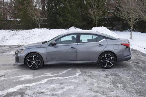 2023 Nissan Altima SR FWD