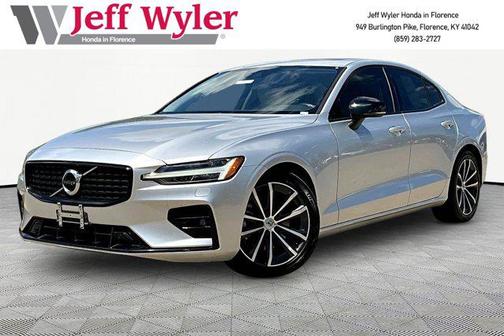 Silver 2022 Volvo S60 T5 Momentum