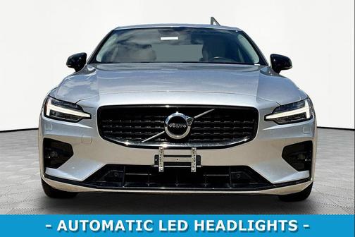 Silver 2022 Volvo S60 T5 Momentum