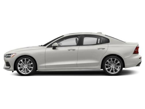 Silver 2022 Volvo S60 T5 Momentum