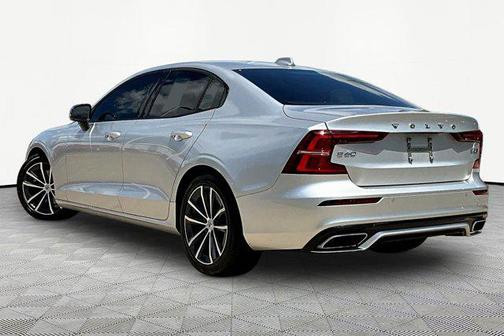 Silver 2022 Volvo S60 T5 Momentum