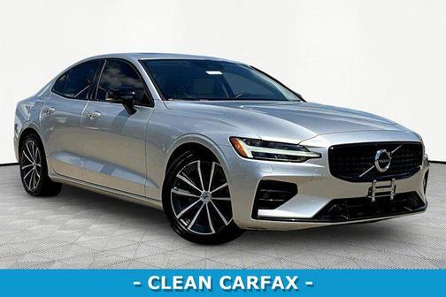 Silver 2022 Volvo S60 T5 Momentum