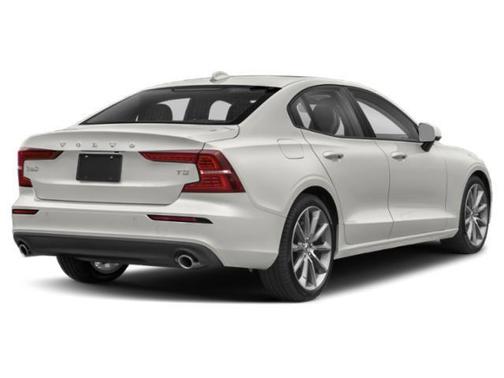 Silver 2022 Volvo S60 T5 Momentum