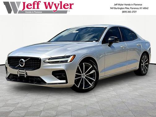 Silver 2022 Volvo S60 T5 Momentum