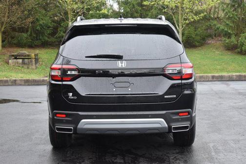 2025 Honda Pilot Touring 8-Passenger