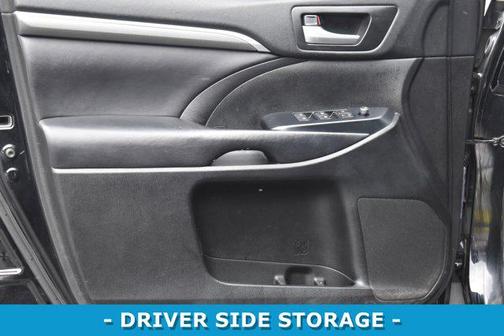 2017 Toyota Highlander SE