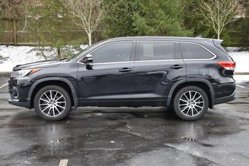 2017 Toyota Highlander SE